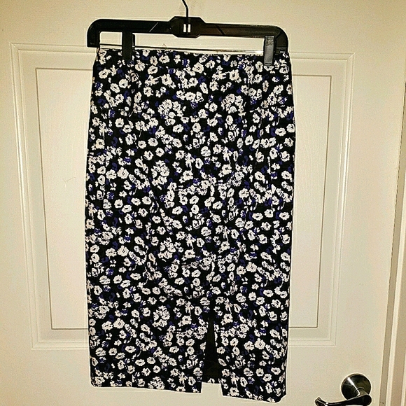 Express Pencil Skirt, Flower Print, Size 4 - Picture 3 of 6